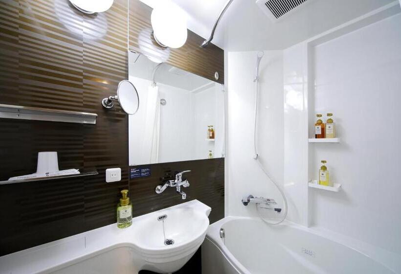 스탠다드 룸 퀸사이즈 침대, Travelodge Kyoto Shijokawaramachi