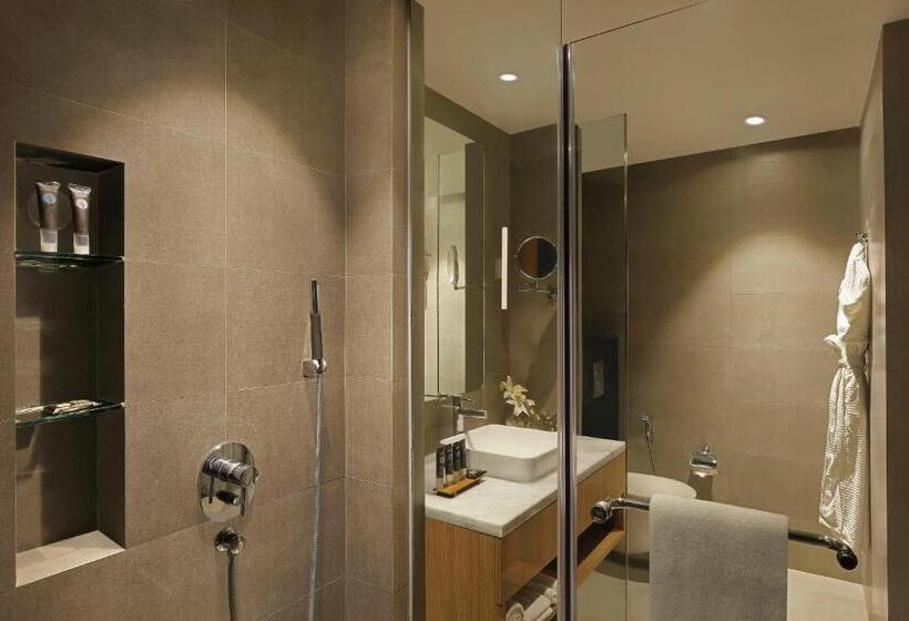 Номер Superior Кровать Кинг, Novotel Mumbai Juhu Beach