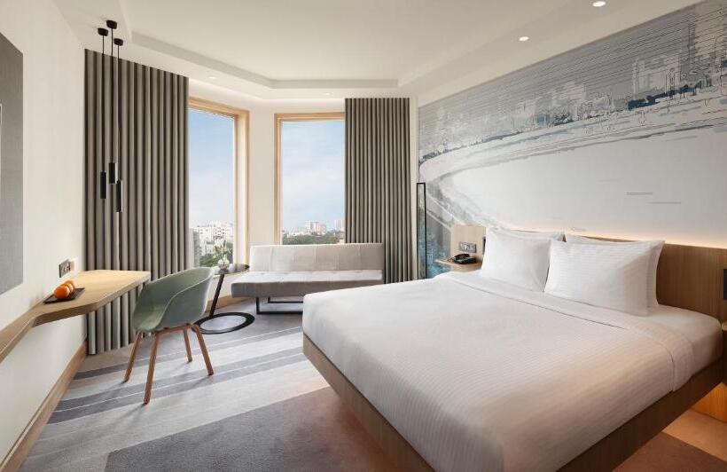 Номер Superior Кровать Кинг, Novotel Mumbai Juhu Beach