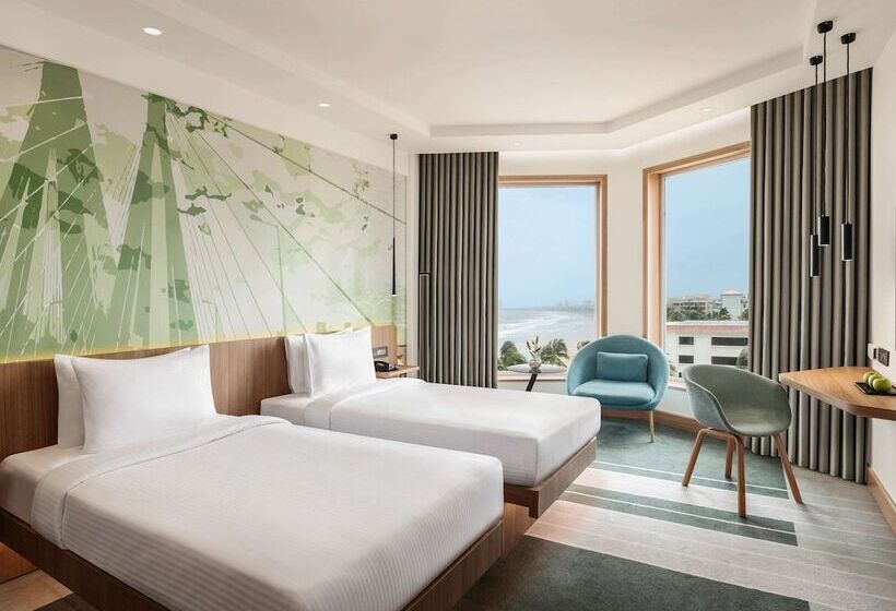 Номер Премиум Вид на Город, Novotel Mumbai Juhu Beach