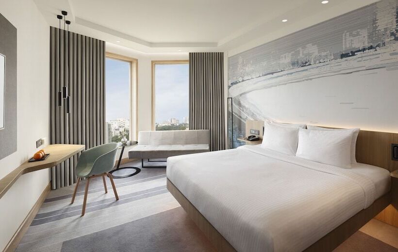 Номер Superior Вид на Город, Novotel Mumbai Juhu Beach
