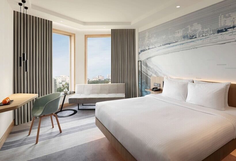 Номер Superior Вид на Город, Novotel Mumbai Juhu Beach