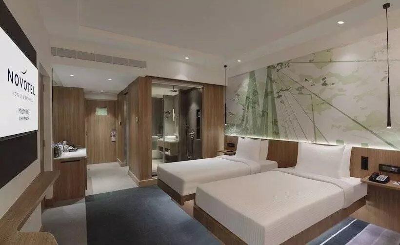 اتاق سوپریور با چشم‌انداز شهر, Novotel Mumbai Juhu Beach