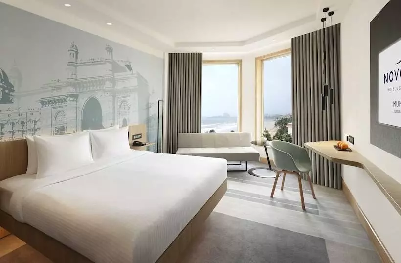اتاق سوپریور با چشم‌انداز دریا, Novotel Mumbai Juhu Beach