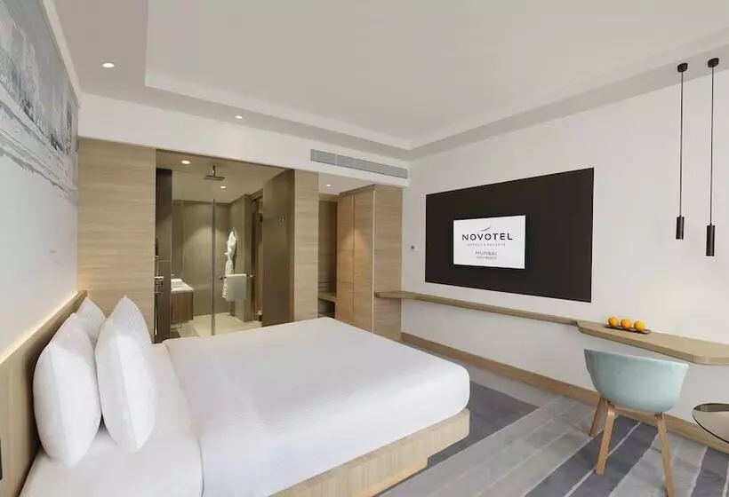اتاق سوپریور با چشم‌انداز دریا, Novotel Mumbai Juhu Beach