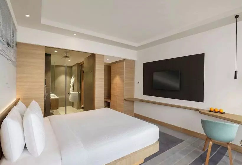 اتاق سوپریور با چشم‌انداز دریا, Novotel Mumbai Juhu Beach