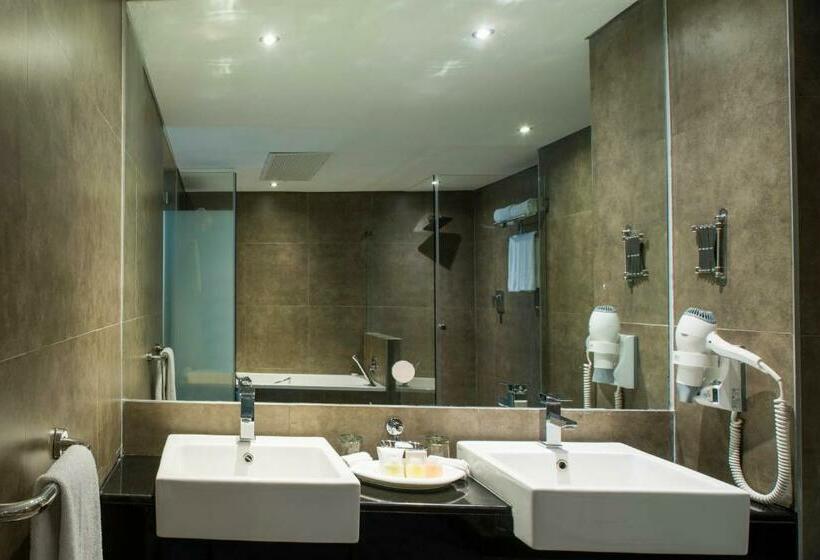 اتاق استاندارد, Rainbow Towers Hotel And Conference Centre