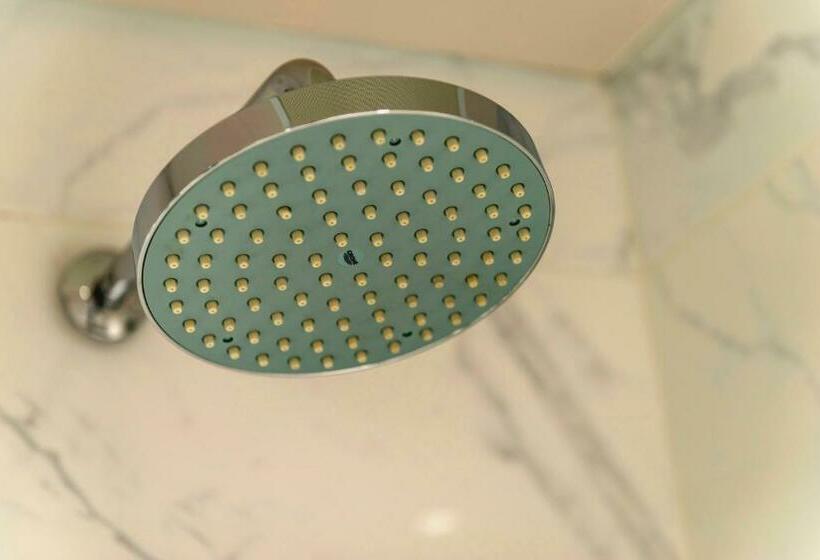 اتاق استاندارد, Rainbow Towers Hotel And Conference Centre