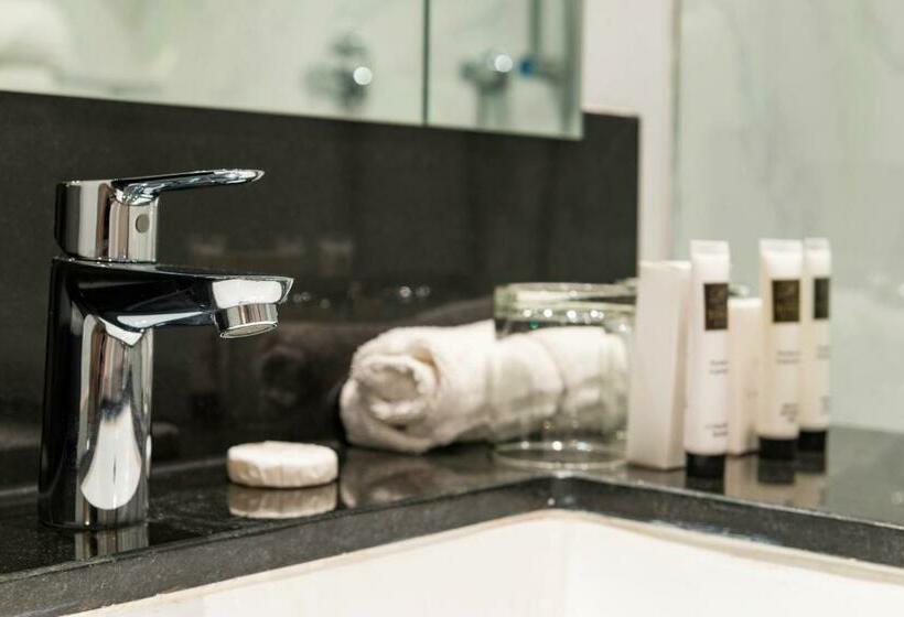 اتاق استاندارد, Rainbow Towers Hotel And Conference Centre