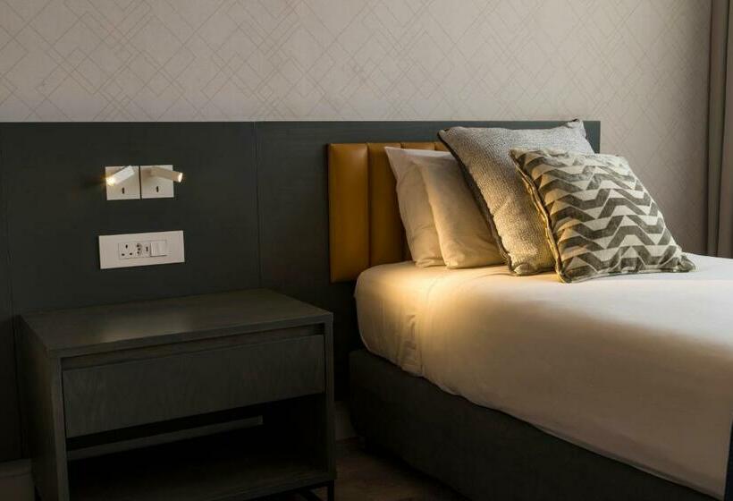 اتاق استاندارد, Rainbow Towers Hotel And Conference Centre