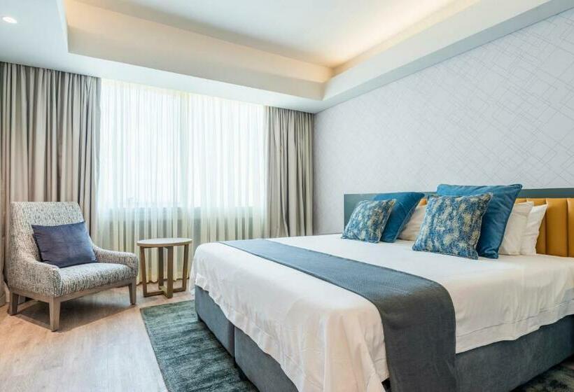 اتاق لوکس, Rainbow Towers Hotel And Conference Centre