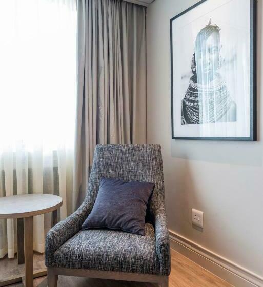 اتاق لوکس, Rainbow Towers Hotel And Conference Centre