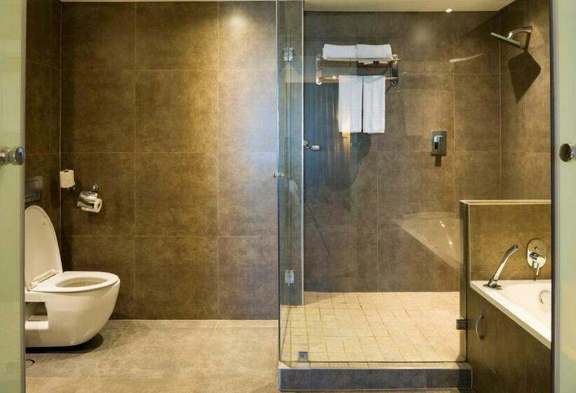 اتاق لوکس, Rainbow Towers Hotel And Conference Centre