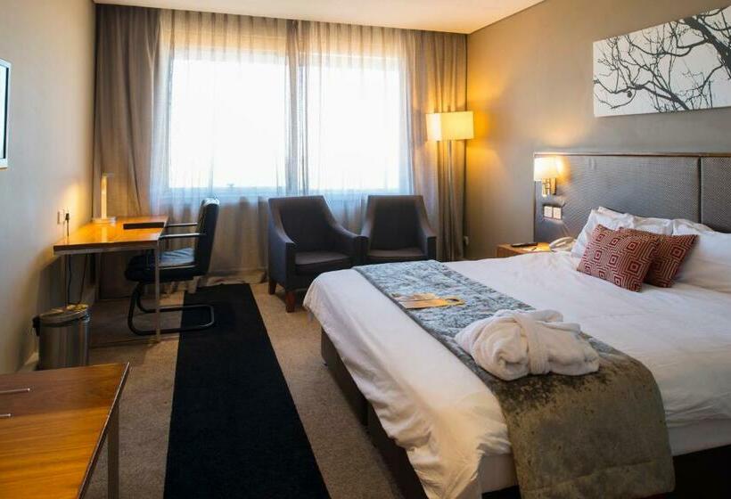 اتاق لوکس, Rainbow Towers Hotel And Conference Centre