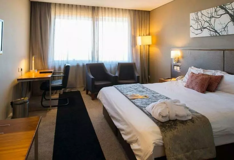 اتاق لوکس, Rainbow Towers Hotel And Conference Centre