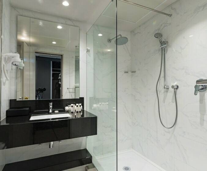 اتاق لوکس, Rainbow Towers Hotel And Conference Centre