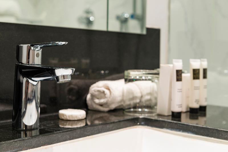 اتاق استاندارد, Rainbow Towers Hotel And Conference Centre