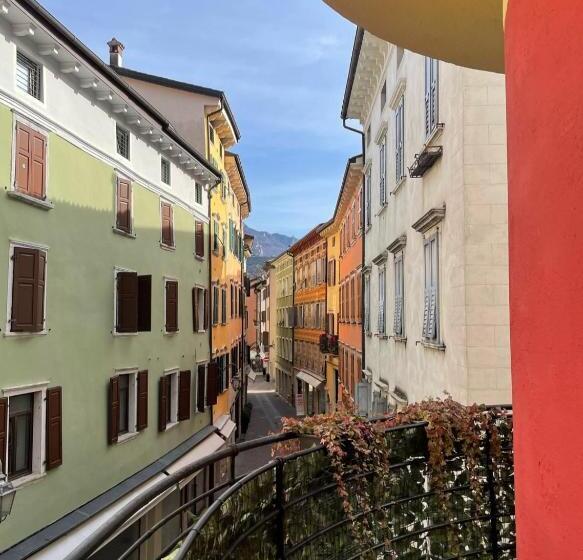 Apartamento 1 Dormitório com Sacada, Vecchia Riva