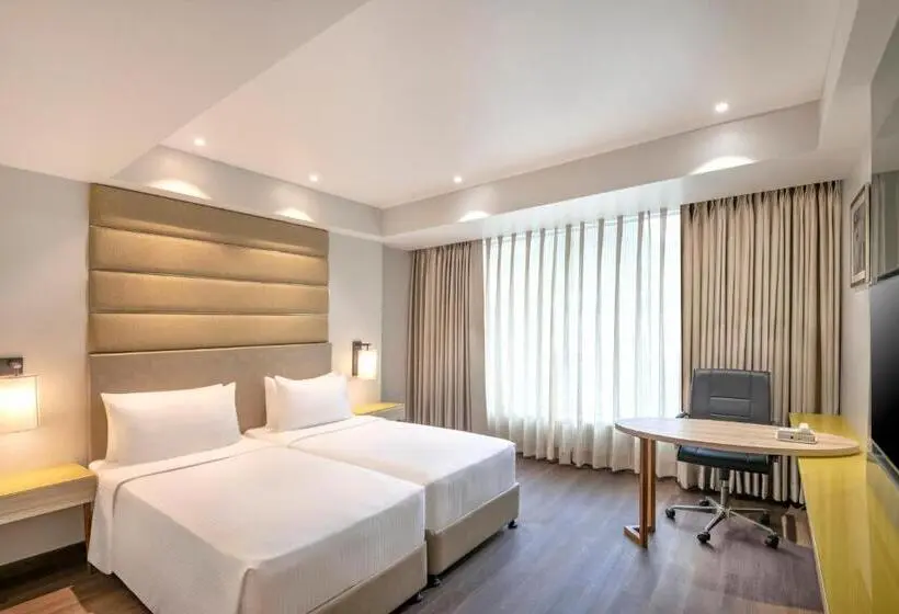 キングサイズベッドのスーペリアルーム, Radisson Hotel Bareilly Airport