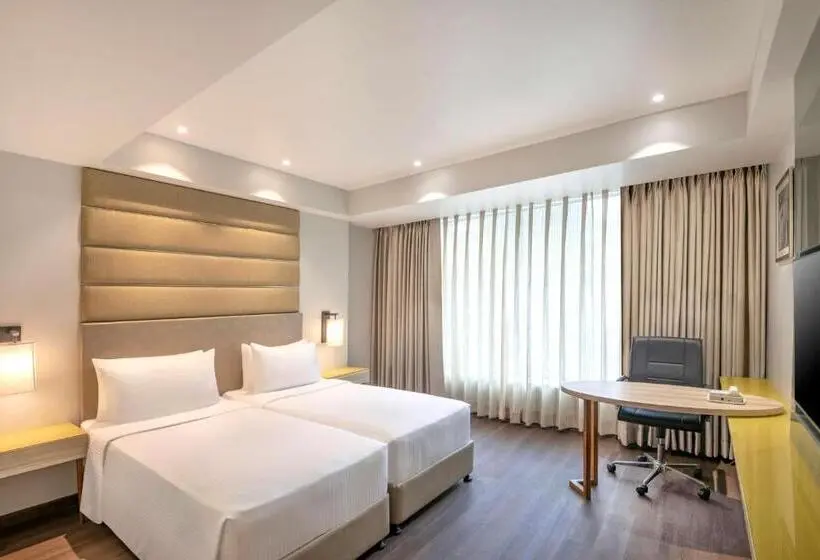 キングサイズベッドのスーペリアルーム, Radisson Hotel Bareilly Airport
