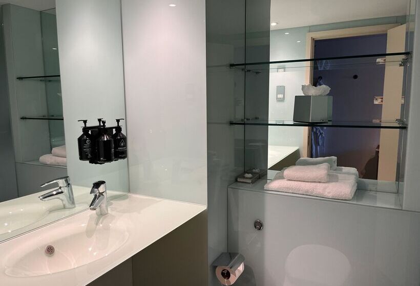 Номер Стандарт, B&b Hotel Derby