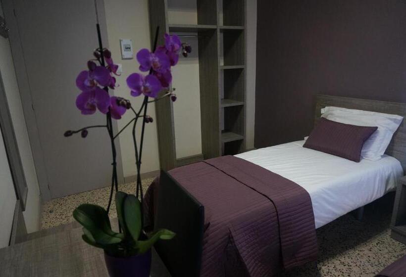 اتاق استاندارد یک تخته با سرویس بهداشتی مشترک, Hostal Fonda Montserrat