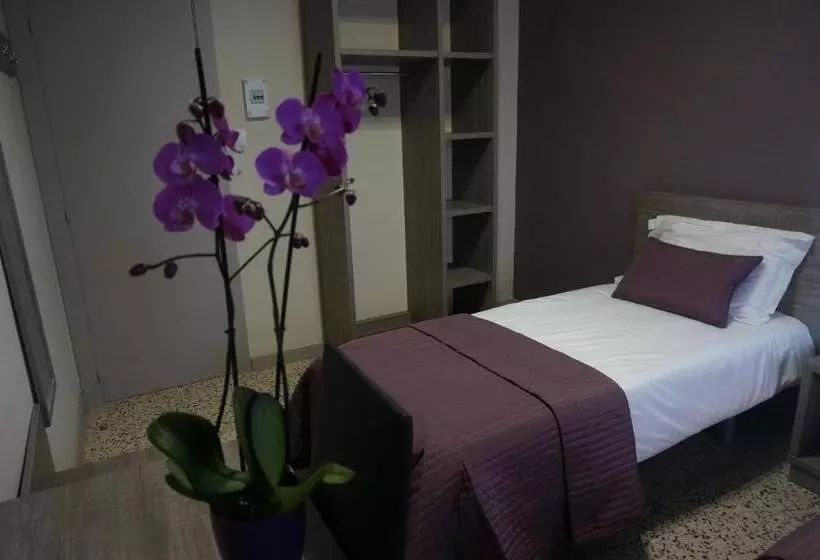 اتاق استاندارد یک تخته با سرویس بهداشتی مشترک, Hostal Fonda Montserrat