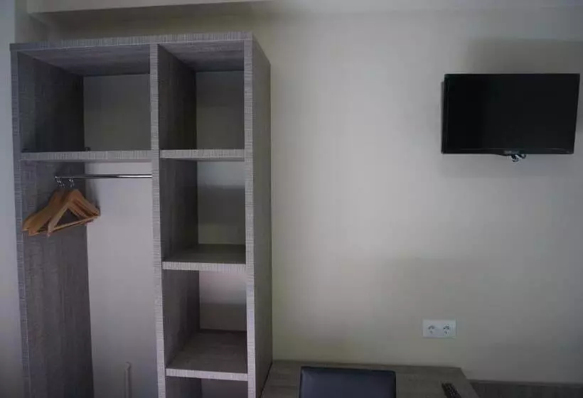 اتاق استاندارد یک تخته با سرویس بهداشتی مشترک, Hostal Fonda Montserrat