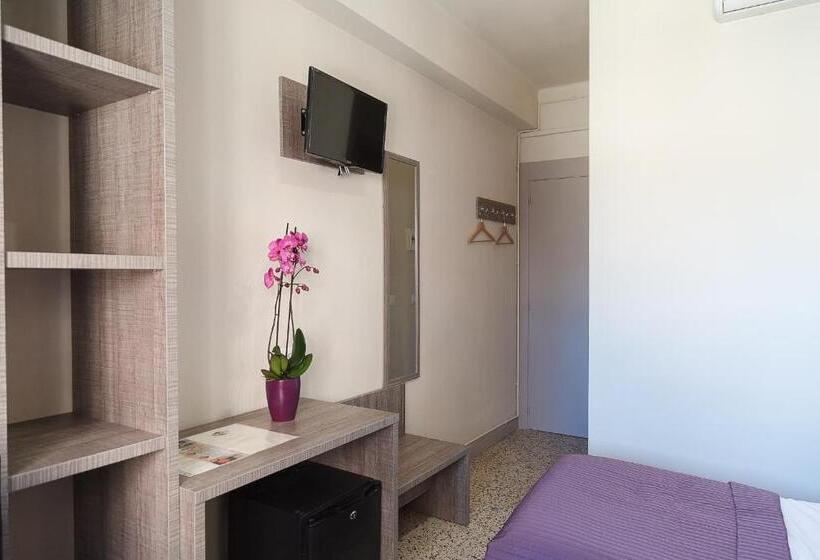 基本三人间, Hostal Fonda Montserrat