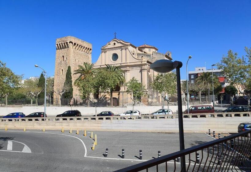 اتاق ساده سه‌ نفره, Hostal Fonda Montserrat