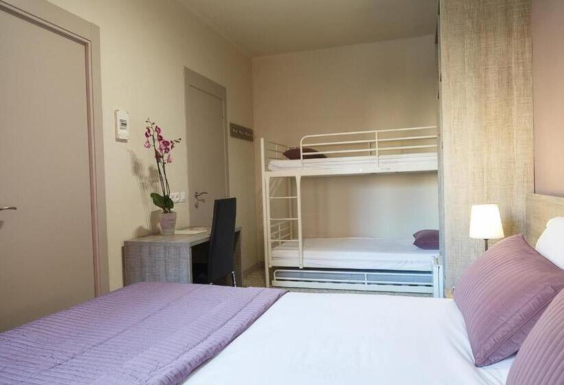 اتاق کلاسیک چهارنفره, Hostal Fonda Montserrat