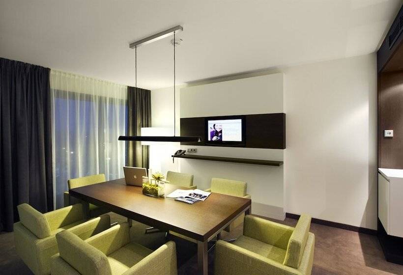 جناح جونيور, Atlantic Congress Hotel Essen