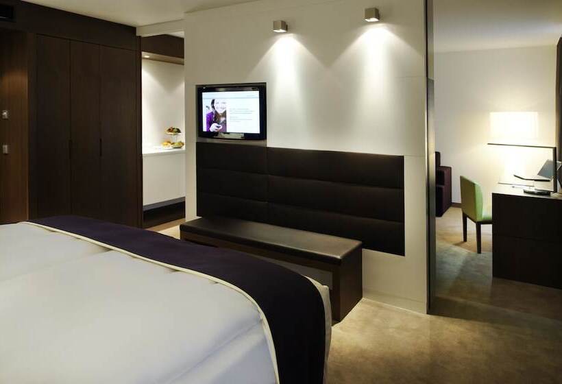 جناح جونيور, Atlantic Congress Hotel Essen