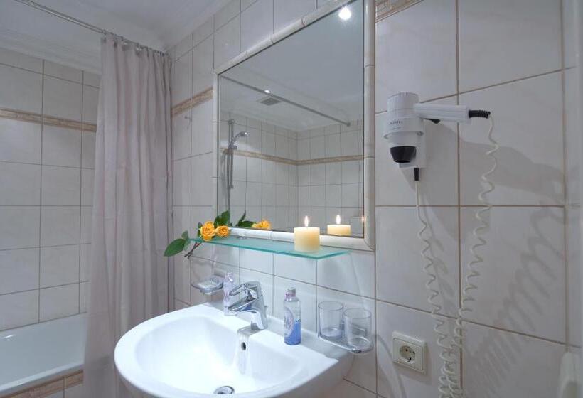 컴포트 룸, Bergland