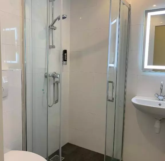 Economy Quadruple Room, Dam
