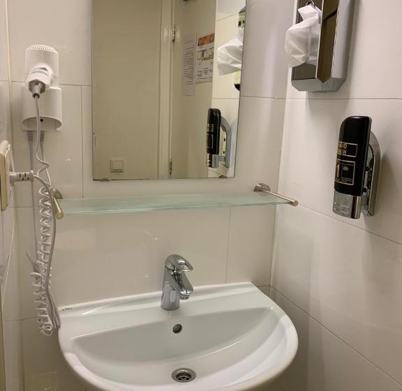 غرفة قياسية رباعية, Dam