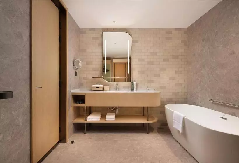 Deluxe Suite King Bed, Hilton Beijing Capital Airport