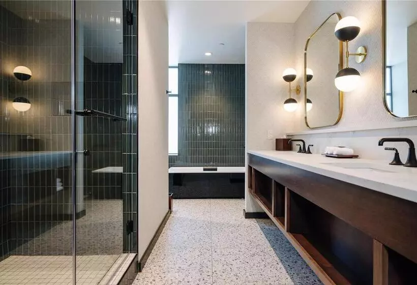 Deluxe Suite King Bed, Hilton Beijing Capital Airport