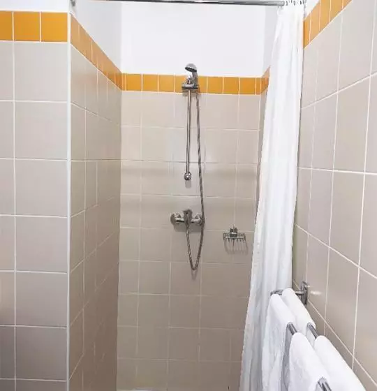 اتاق سوپریور چهار تخته, Oasis De Kiamu