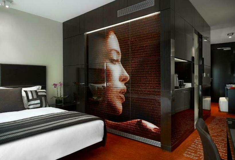 스탠다드 스튜디오, Park Plaza London Westminster Bridge