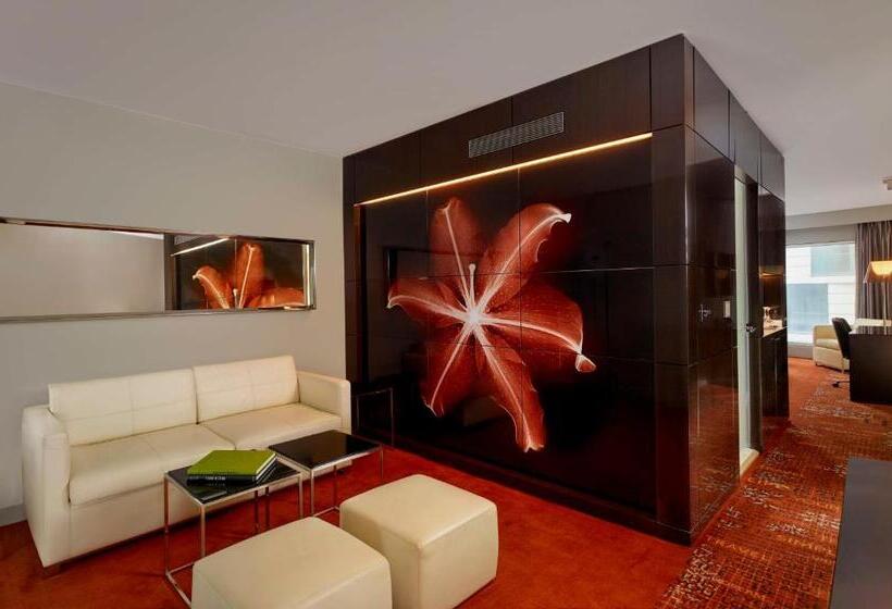 스탠다드 스튜디오, Park Plaza London Westminster Bridge