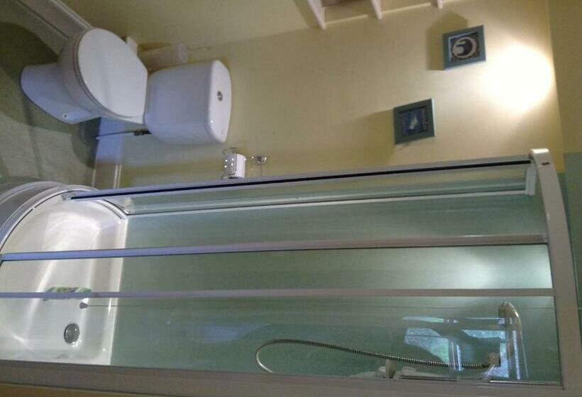 חדר משפחתי, Rathan House   The Eskbank