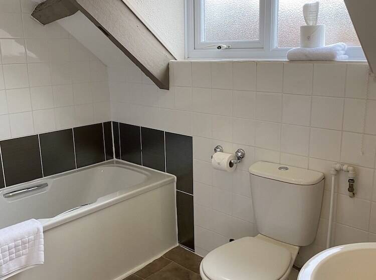 스탠다드 룸, The George At Nunney