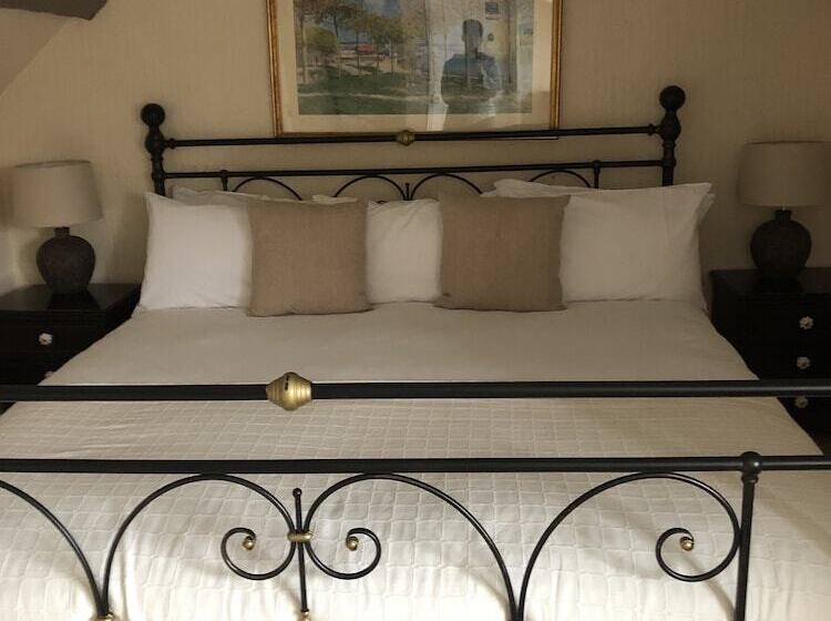 스탠다드 룸, The George At Nunney
