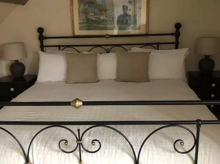 Standard Room, The George At Nunney