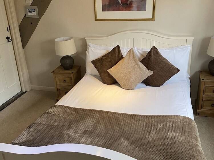 스탠다드 룸, The George At Nunney