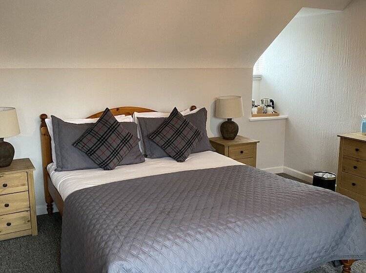 스탠다드 룸, The George At Nunney