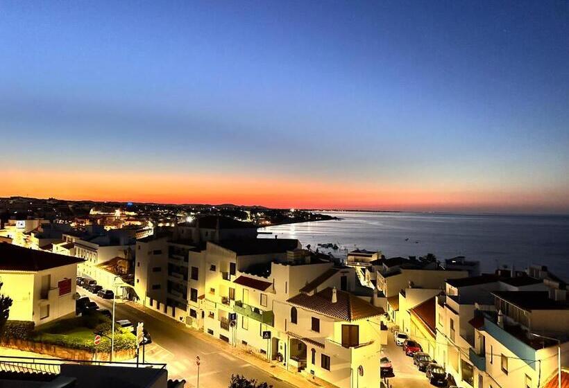 غرفة قياسية مطلّة علي حمام السباحة, Vila Bela