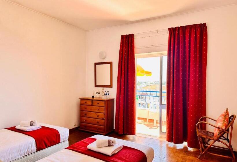 غرفة قياسية مطلّة علي حمام السباحة, Vila Bela