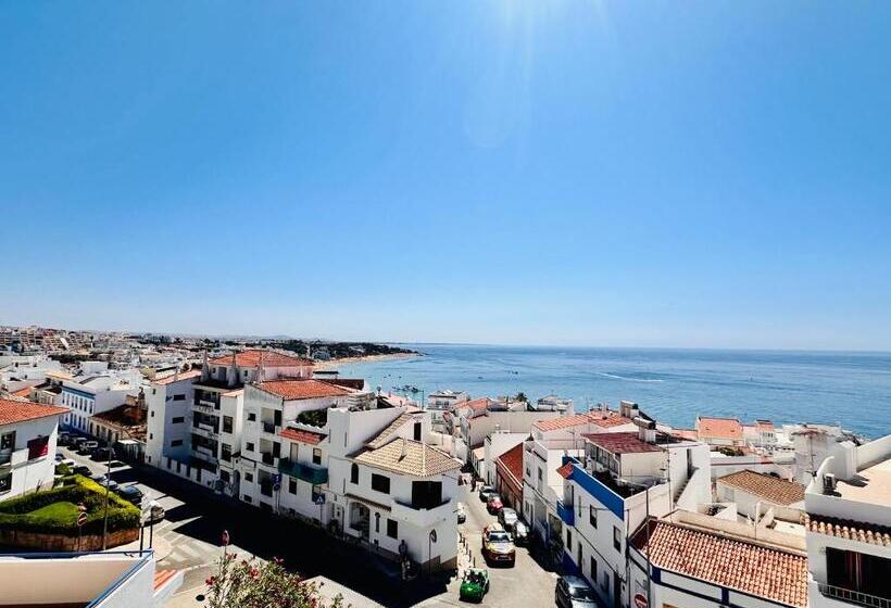 غرفة قياسية مطلّة علي حمام السباحة, Vila Bela